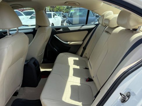 Used 2013 Volkswagen Jetta SE FWD image 21