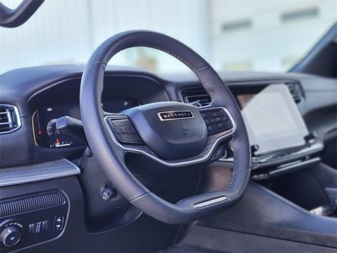 Used 2023 Jeep Wagoneer L Series III image 19