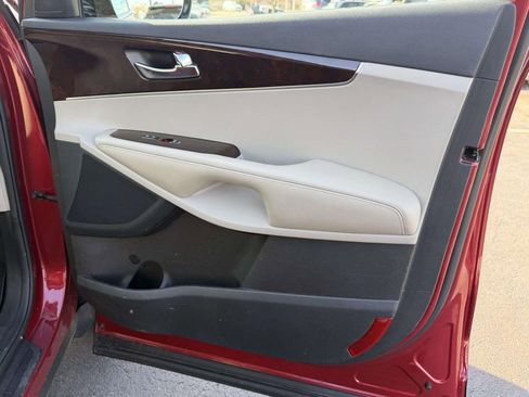 Used 2017 Kia Sorento LX w/ LX Convenience Package image 10