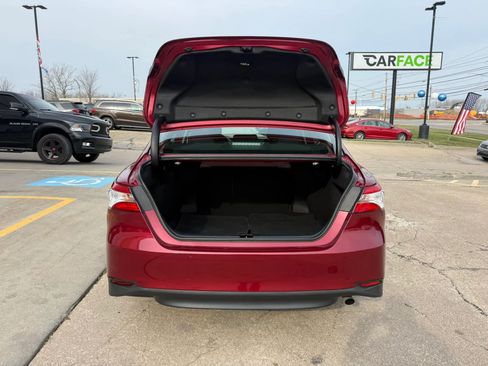 Used 2020 Toyota Camry LE image 13