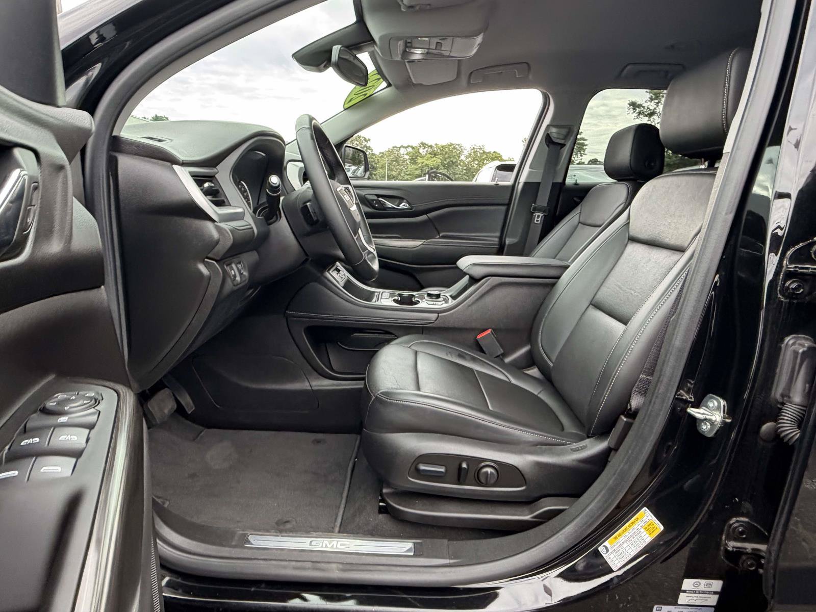 Used 2023 GMC Acadia SLT AWD/4WD image 9