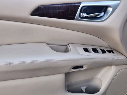 Used 2014 Nissan Pathfinder SL w/ SL Tech Package image 7