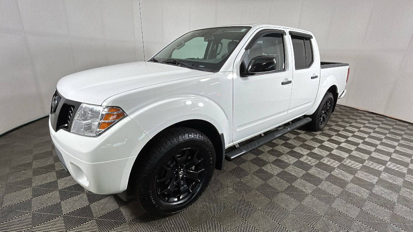 Used 2020 Nissan Frontier SV w/ Midnight Edition Floor Mats AWD/4WD image 7