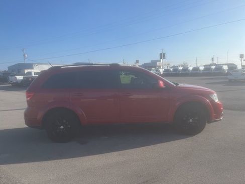 Used 2016 Dodge Journey SXT w/ Comfort/Convenience Group image 2