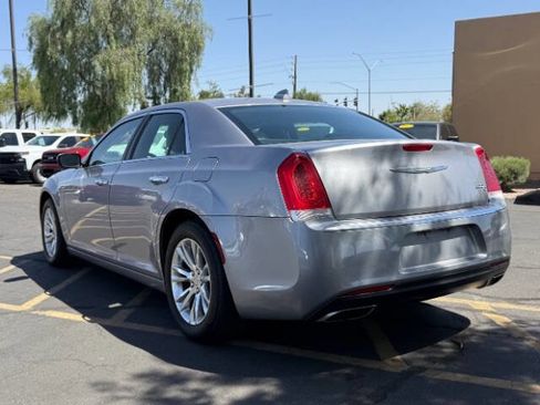 Used 2016 Chrysler 300 C RWD image 5