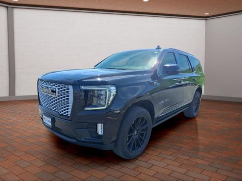 Used 2021 GMC Yukon Denali w/ Denali Premium Package AWD/4WD image 4