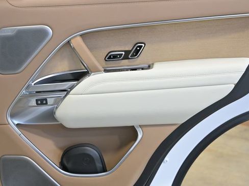 Used 2024 Land Rover Range Rover SV image 43