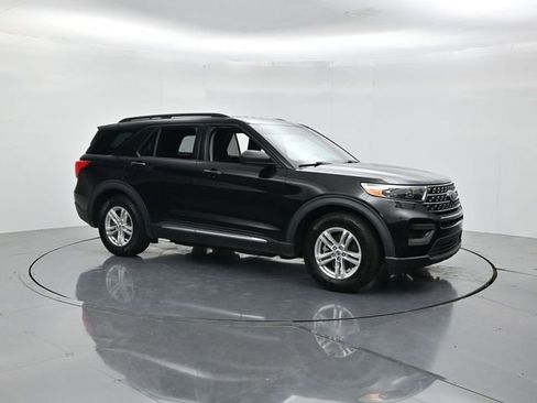 Used 2021 Ford Explorer XLT RWD image 3