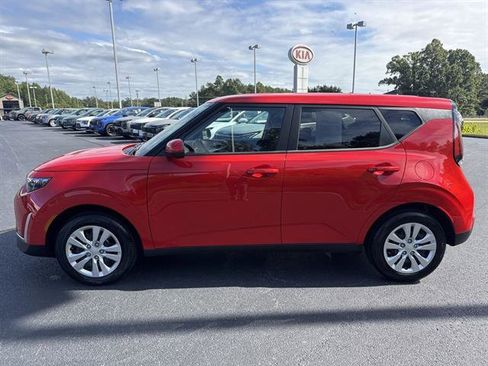 Used 2025 Kia Soul LX image 8