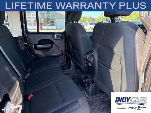 Used 2018 Jeep Wrangler Unlimited Sport S AWD/4WD image 13
