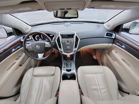 Used 2011 Cadillac SRX Luxury image 2