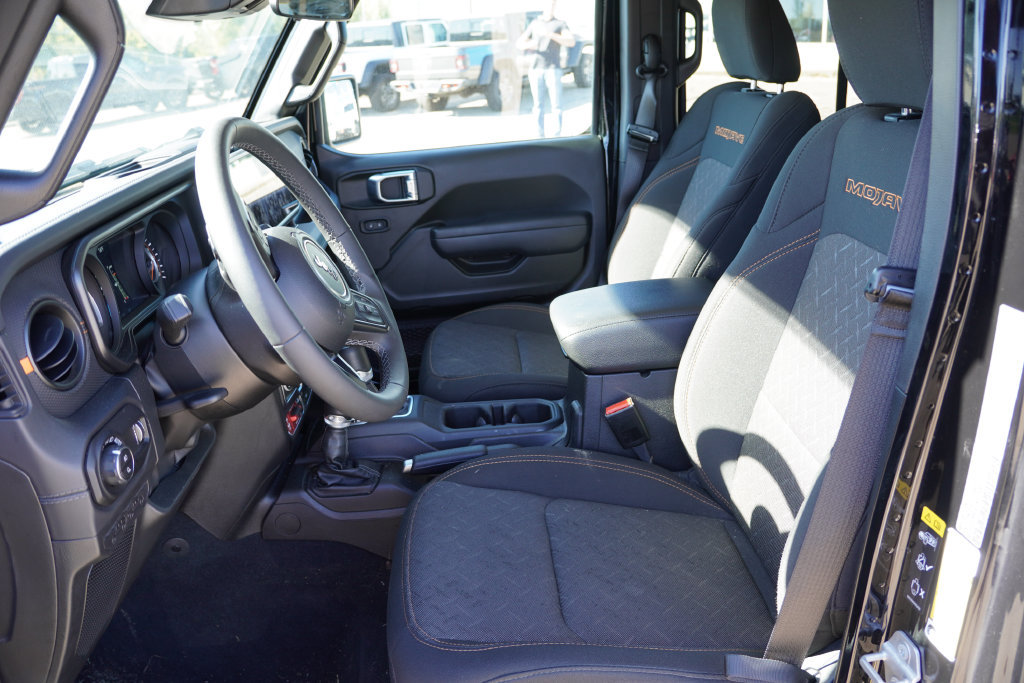 Used 2026 Jeep Gladiator Mojave AWD/4WD image 4