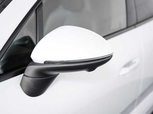 New 2026 Porsche Macan Electric image 25