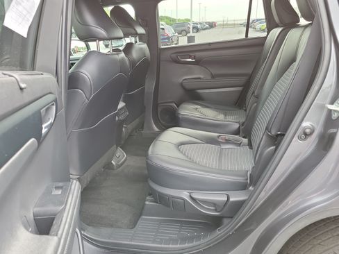 Used 2023 Toyota Highlander XSE AWD/4WD image 14