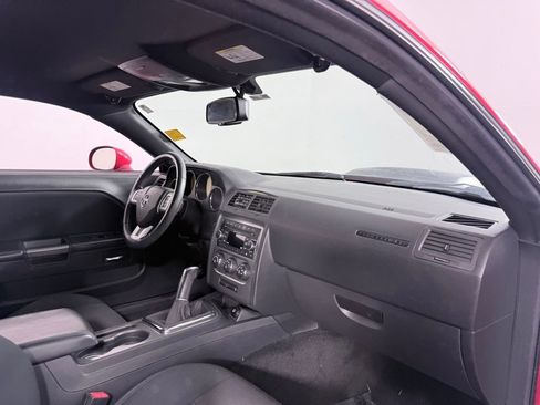 Used 2014 Dodge Challenger R/T RWD image 22