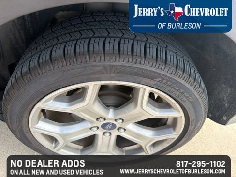 Used 2017 Ford Escape Titanium w/ Equipment Group 301A AWD/4WD image 9