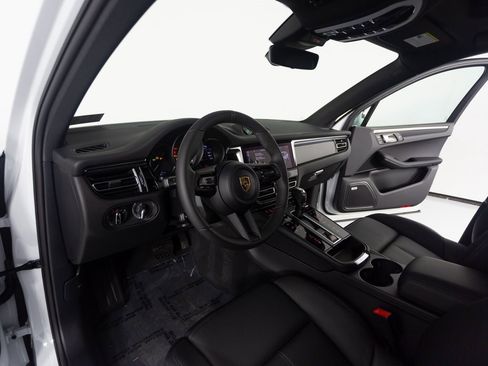 New 2026 Porsche Macan S image 4