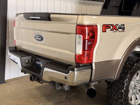 Used 2017 Ford F250 Lariat w/ Lariat Ultimate Package AWD/4WD image 27