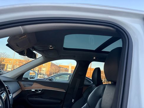Used 2022 Volvo XC90 T6 Momentum w/ Advanced Package image 8