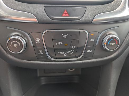 Used 2021 Chevrolet Equinox LT FWD image 29