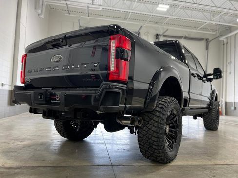 New 2026 Ford F250 Lariat w/ Black Appearance Package image 19