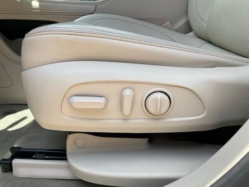 Used 2021 GMC Acadia Denali w/ Denali Technology Package FWD image 15
