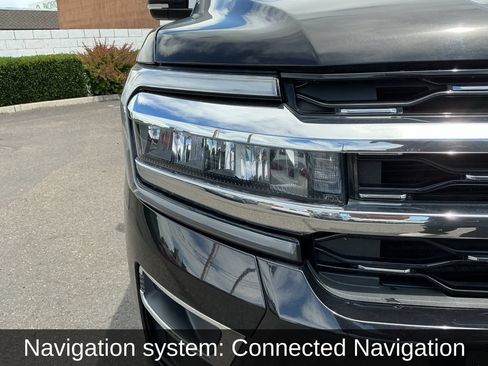Used 2024 Ford Expedition Limited AWD/4WD image 3