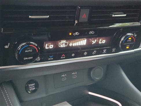 New 2025 Nissan Rogue Platinum w/ Tech Package image 14