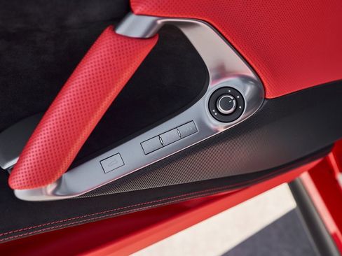 Used 2018 Ferrari 812 Superfast image 36