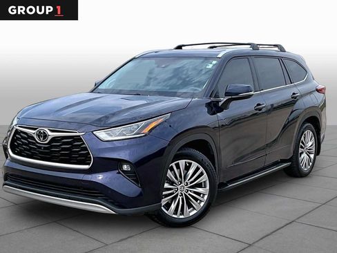 Used 2021 Toyota Highlander Platinum FWD image 1