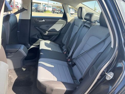 Used 2025 Volkswagen Jetta SE image 24