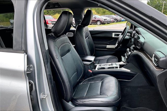 Used 2021 Ford Explorer Limited w/ Equipment Group 301A AWD/4WD image 30