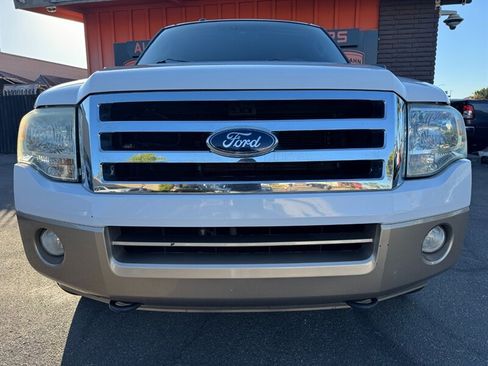 Used 2014 Ford Expedition XLT w/ Equipment Group 202A AWD/4WD image 4
