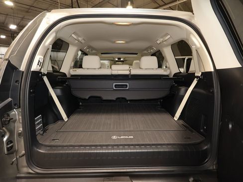 Used 2023 Lexus GX 460 Premium w/ Premium Plus Package image 24