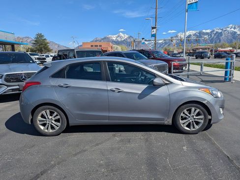 Used 2015 Hyundai Elantra GT FWD image 2