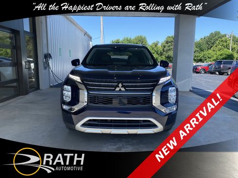 Used 2024 Mitsubishi Outlander SE AWD/4WD image 3
