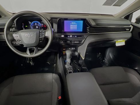 Used 2025 Toyota Camry LE w/ Convenience Package FWD image 30