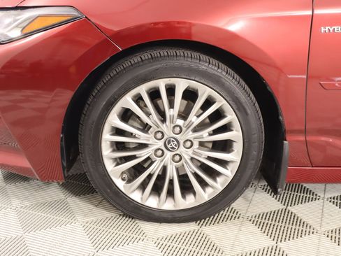 Used 2019 Toyota Avalon Limited image 19
