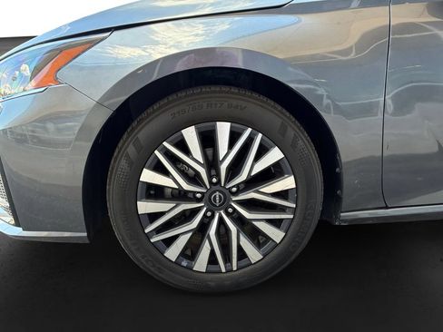 Used 2025 Nissan Altima 2.5 SV FWD image 9