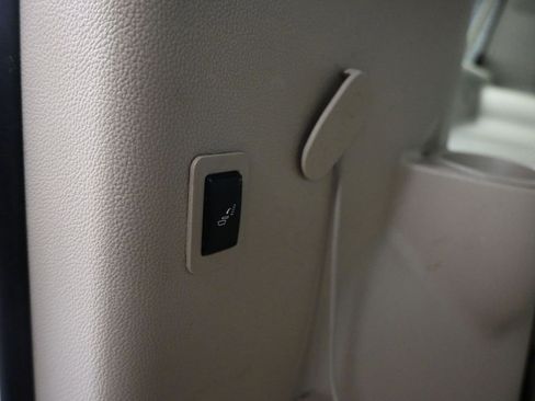 Used 2018 Cadillac Escalade ESV Luxury image 55