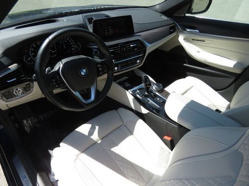 Used 2018 BMW 530e xDrive AWD/4WD image 11
