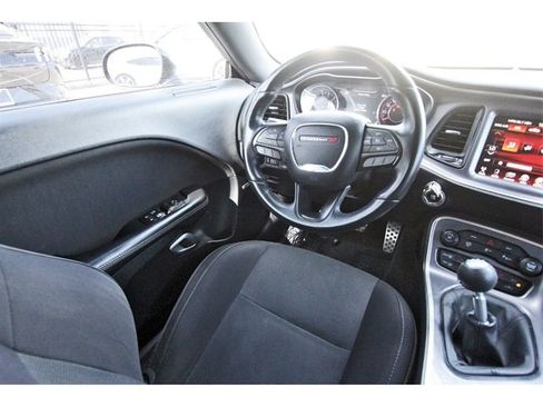 Used 2015 Dodge Challenger R/T image 7