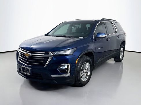 Used 2023 Chevrolet Traverse LT image 1