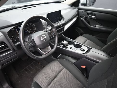 Used 2025 Nissan Rogue SV AWD/4WD image 18