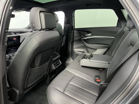 Used 2023 Audi e-tron Premium w/ Convenience Plus Package image 27