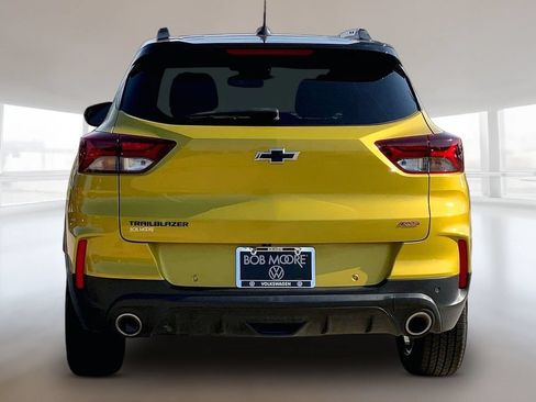 Used 2023 Chevrolet TrailBlazer RS w/ Sun and Liftgate Package FWD image 4
