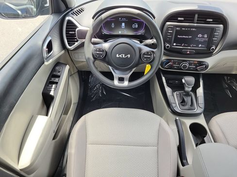 Used 2025 Kia Soul LX w/ LX Technology Package FWD image 13
