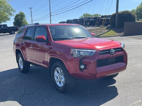 Used 2024 Toyota 4Runner SR5 image 3