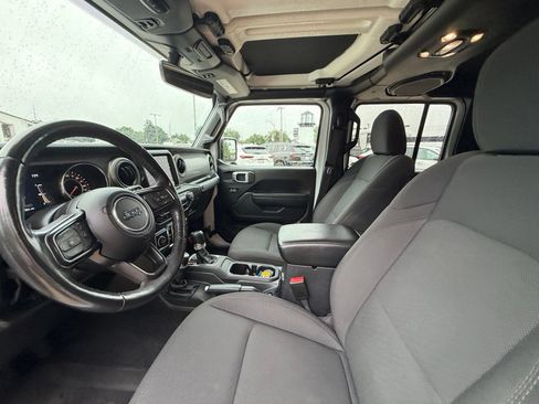 Used 2022 Jeep Gladiator Sport AWD/4WD image 4
