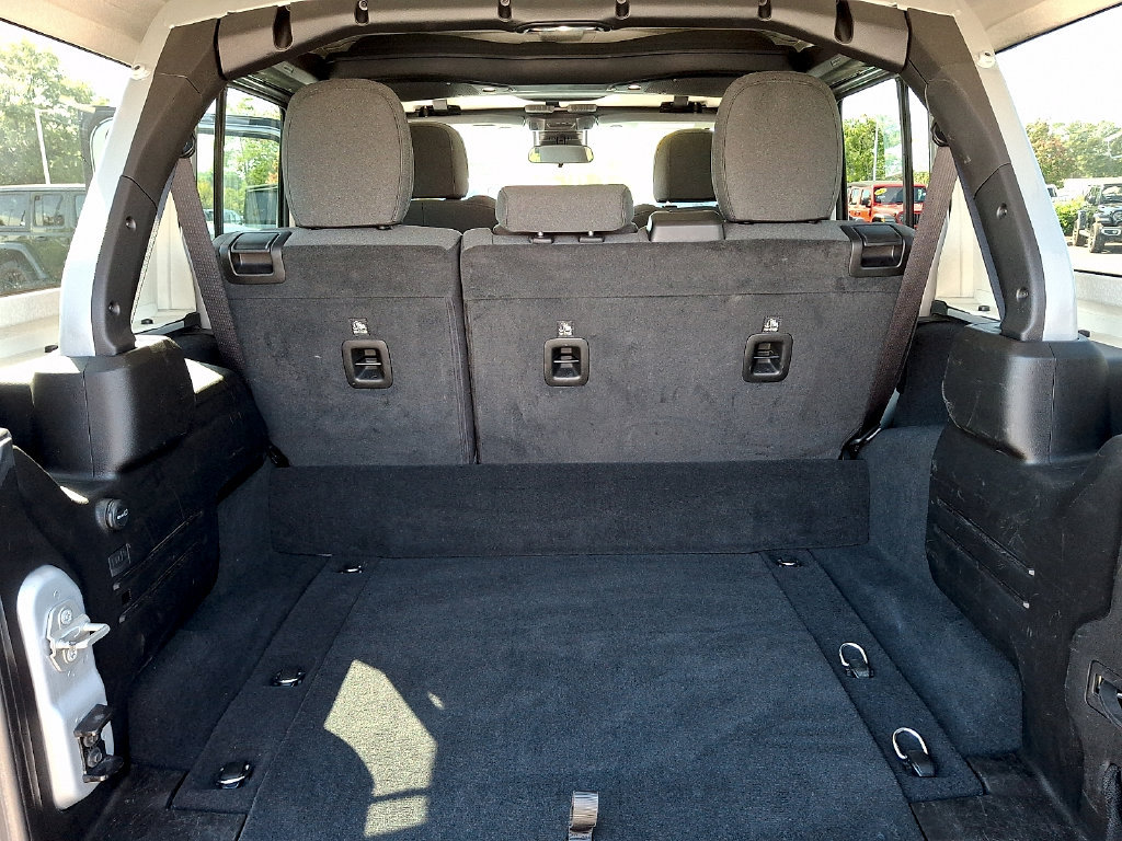 Used 2024 Jeep Wrangler Unlimited Sahara AWD/4WD image 29